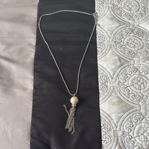 Chic Silver Necklace with Pearl and Tassel